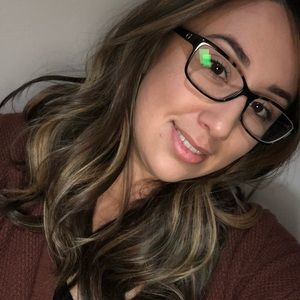 Meet your Posher, Esmeralda